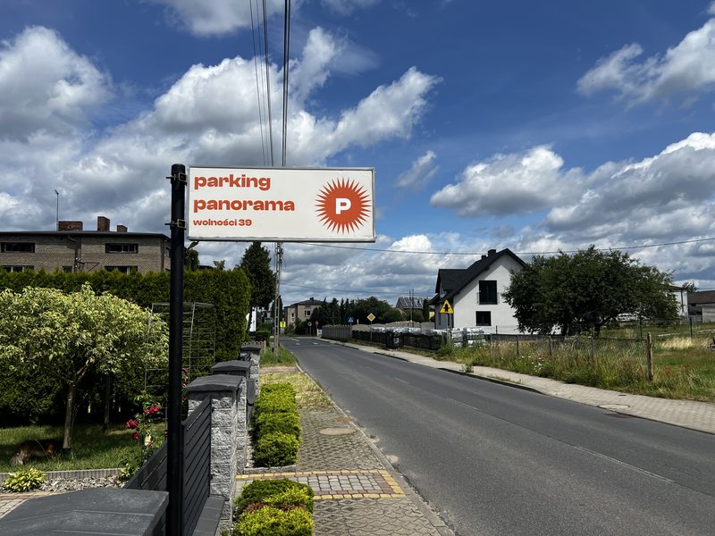 Tablica Parkingu Panorama przy ulicy Wolności w Pyrzowicach